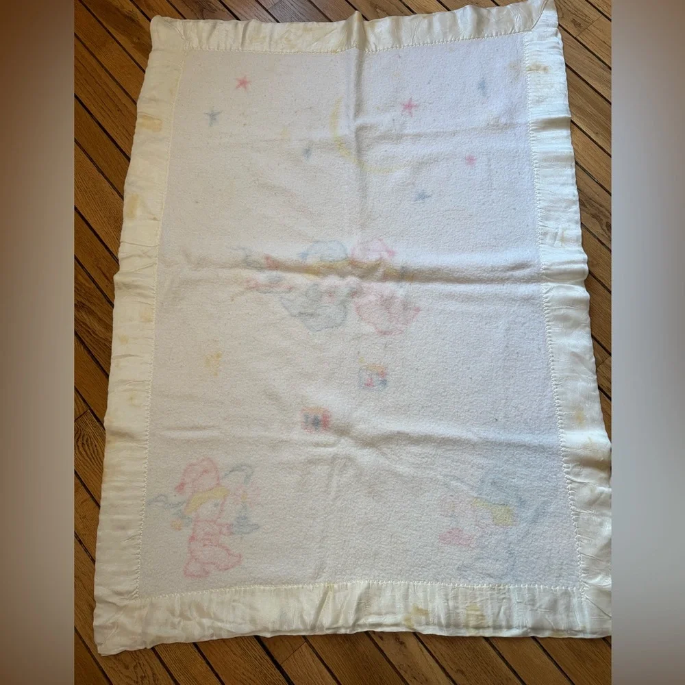 1960s Vintage Baby Blanket with Pastel Design